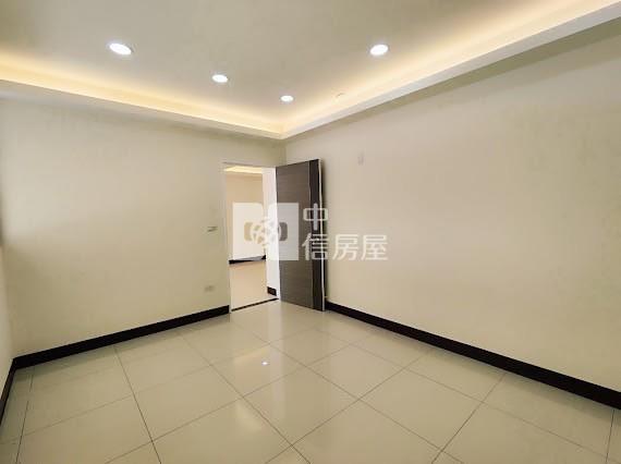 龍南路湖景翻新一樓可當店住房屋室內格局與周邊環境