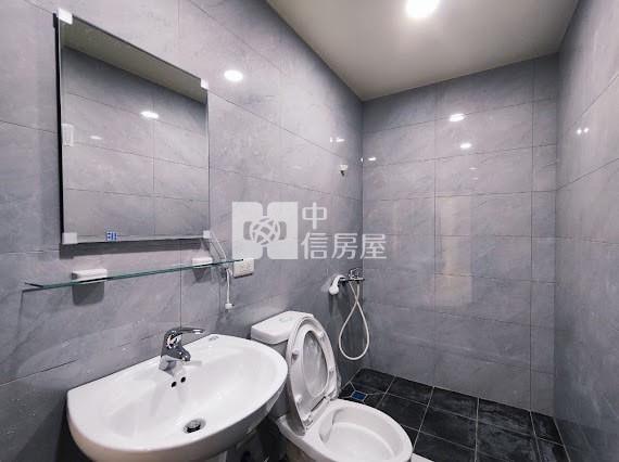 龍南路湖景翻新一樓可當店住房屋室內格局與周邊環境