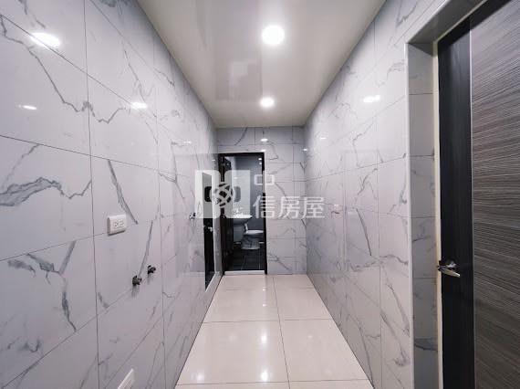 龍南路湖景翻新一樓可當店住房屋室內格局與周邊環境