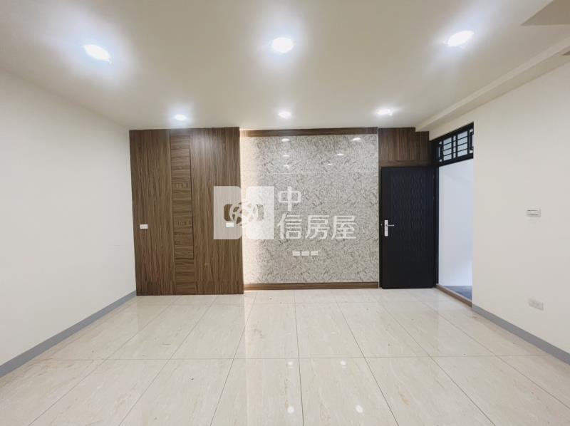 【安家】龍岡忠貞翻新五套房美透店門前停車房屋室內格局與周邊環境
