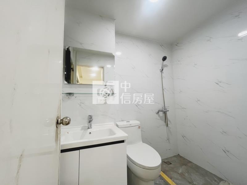【安家】龍岡忠貞翻新五套房美透店門前停車房屋室內格局與周邊環境