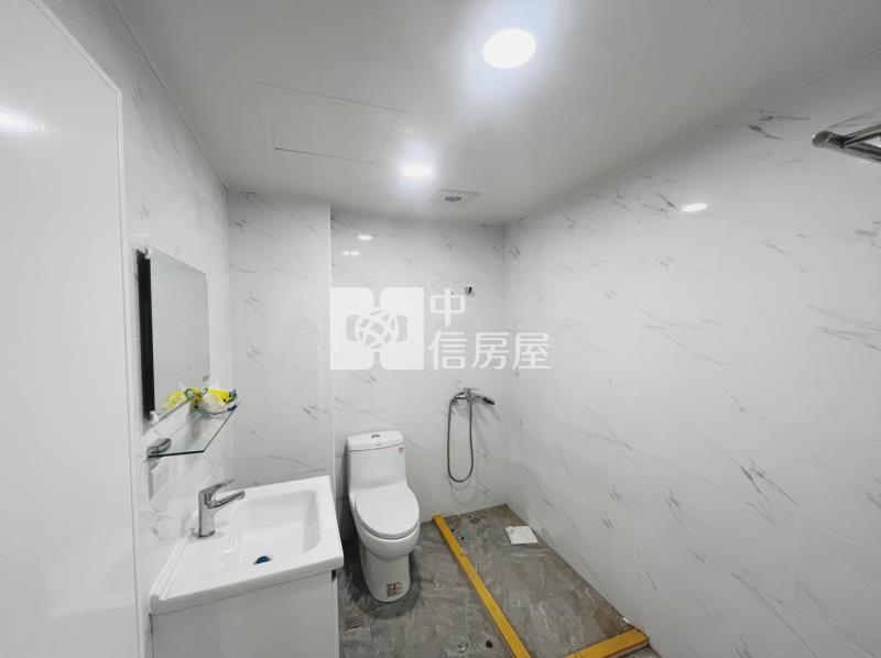 【安家】龍岡忠貞翻新五套房美透店門前停車房屋室內格局與周邊環境