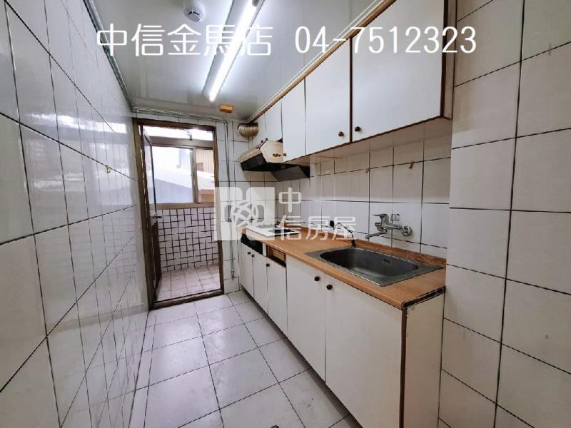 金馬大鎮華廈(有車位)房屋室內格局與周邊環境