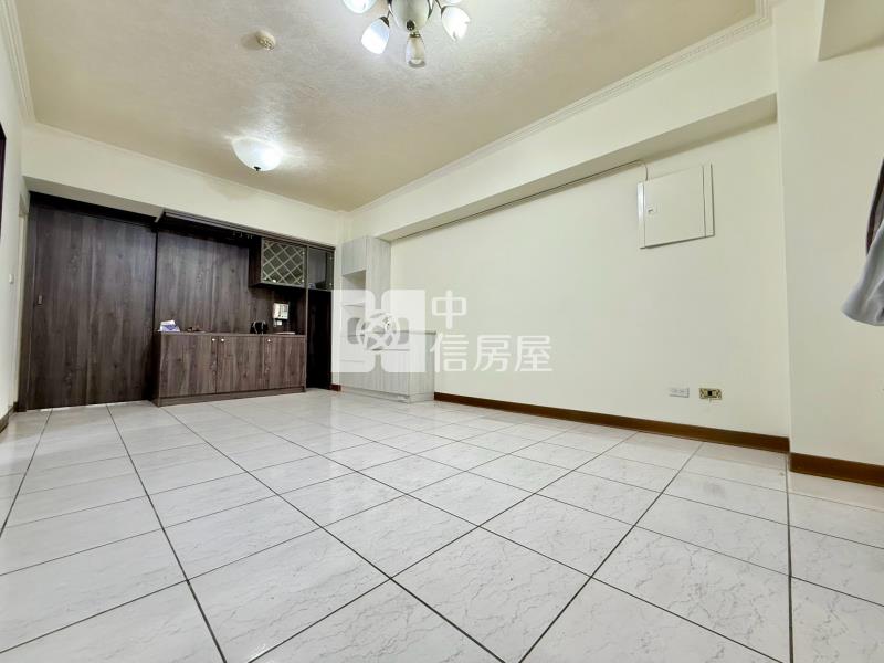中央公園水湳經貿最夯｜入門玄關室內28坪屋況佳大三房房屋室內格局與周邊環境
