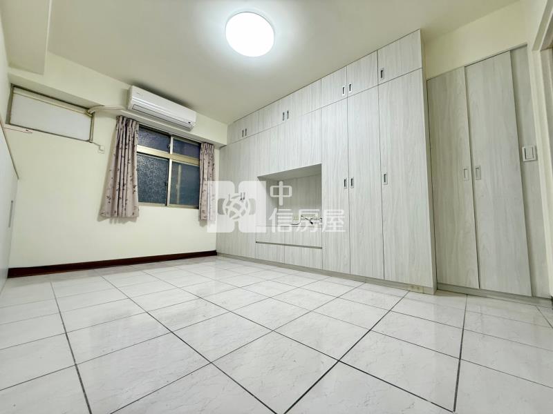 中央公園水湳經貿最夯｜入門玄關室內28坪屋況佳大三房房屋室內格局與周邊環境