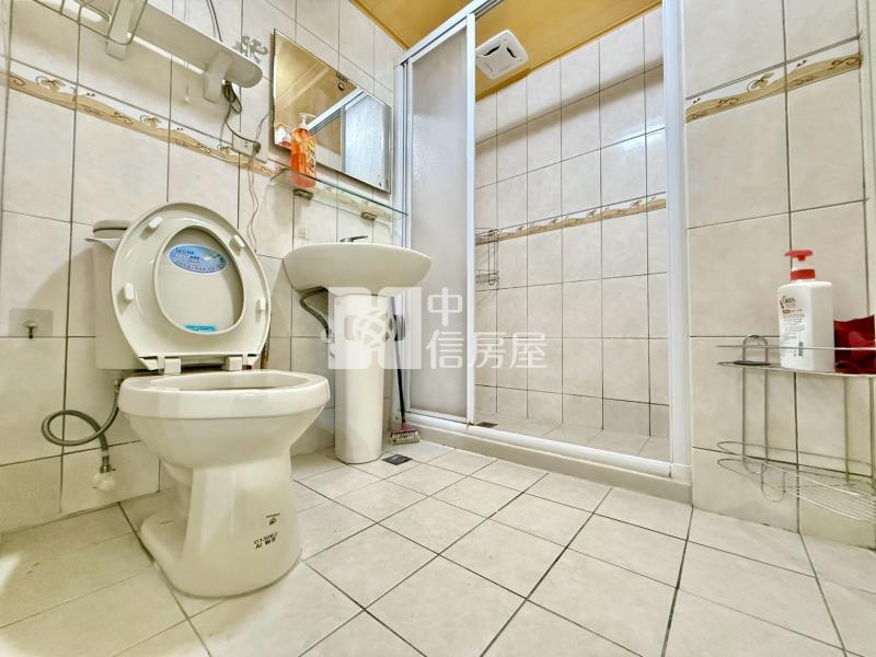 中央公園水湳經貿最夯｜入門玄關室內28坪屋況佳大三房房屋室內格局與周邊環境