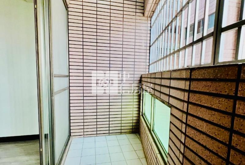 潭子新中年元四房車位房屋室內格局與周邊環境