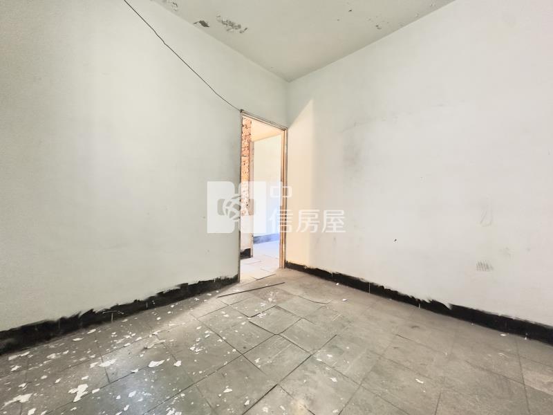 中壢華勛市場低總價透天房屋室內格局與周邊環境