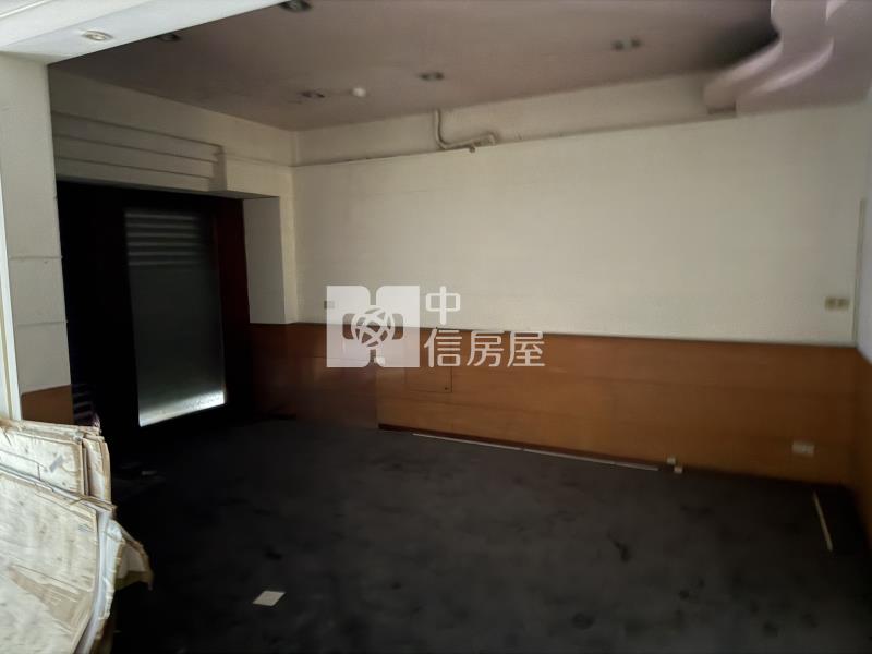 龍岡城稀有雙店面房屋室內格局與周邊環境