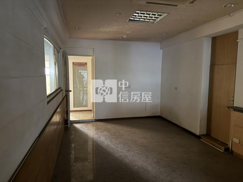 龍岡城稀有雙店面房屋室內格局與周邊環境