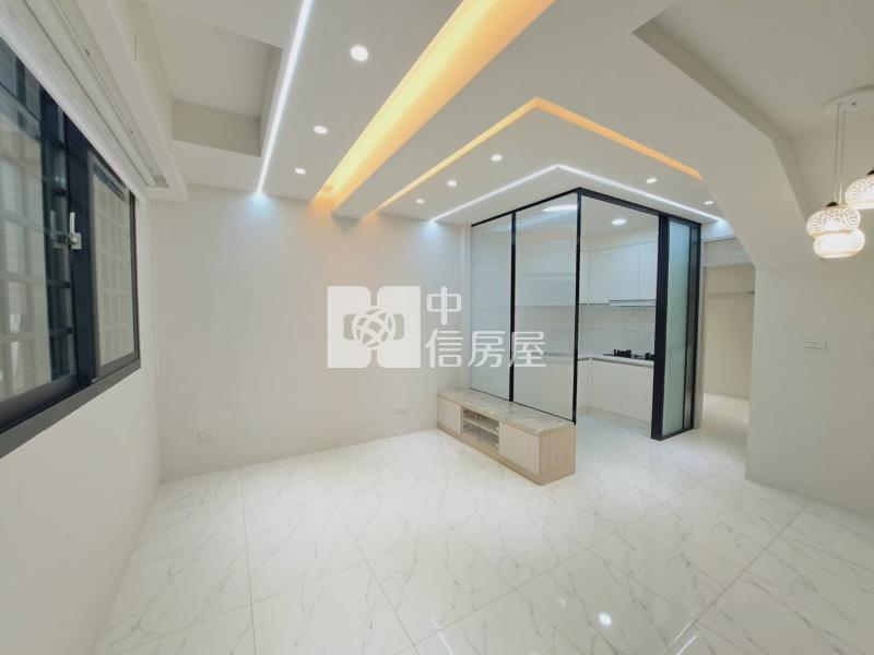 EZ10迴龍捷運美透天房屋室內格局與周邊環境