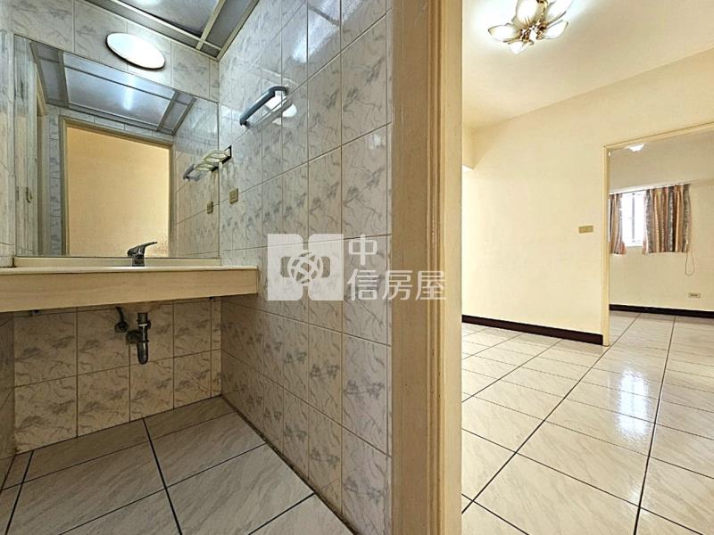 水湳經貿角間視野無限大四房B1平車(專)房屋室內格局與周邊環境