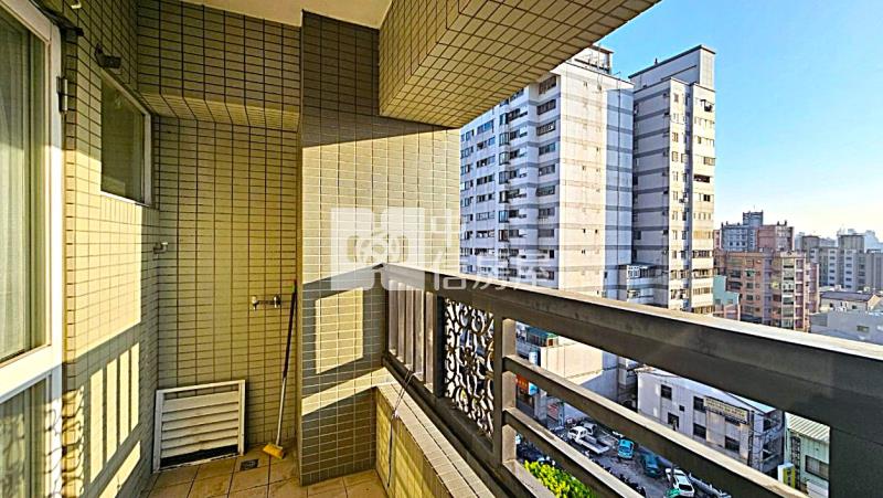 水湳經貿角間視野無限大四房B1平車(專)房屋室內格局與周邊環境