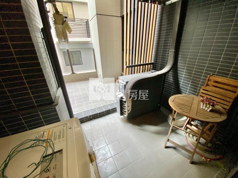 6年屋小豪宅精美三房附大露台平車房屋室內格局與周邊環境