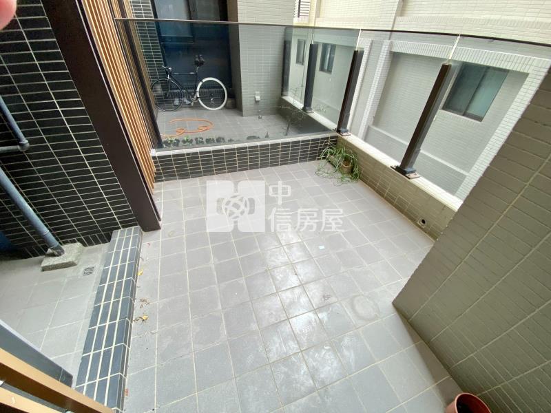 6年屋小豪宅精美三房附大露台平車房屋室內格局與周邊環境