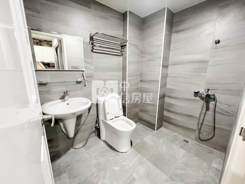 仁愛國小旁｜全棟改套｜重金裝潢｜收租｜投資｜投報案件房屋室內格局與周邊環境