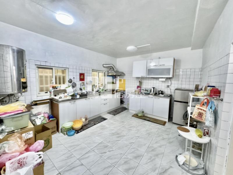 忠貞市場.忠貞國小.使用約70坪整新大面寬透天房屋室內格局與周邊環境