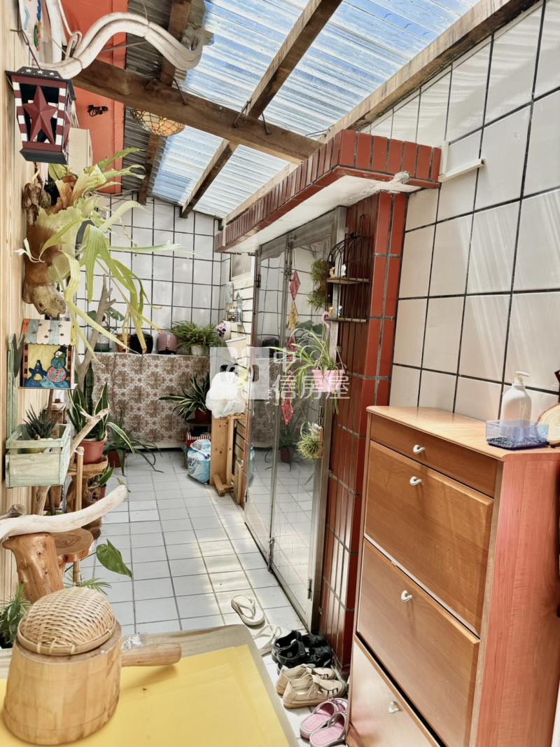 忠貞市場.忠貞國小.使用約70坪整新大面寬透天房屋室內格局與周邊環境
