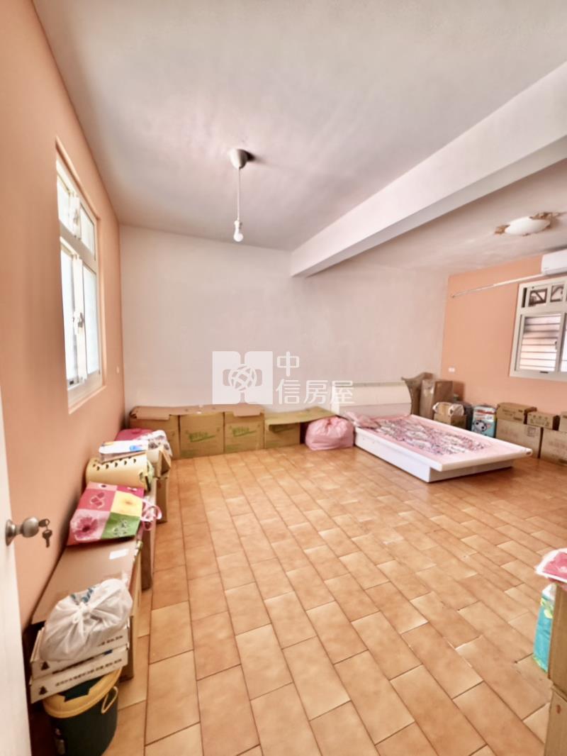 忠貞市場.忠貞國小.使用約70坪整新大面寬透天房屋室內格局與周邊環境