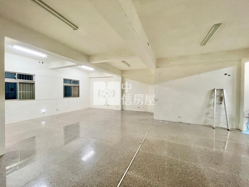 家樂福大面寬1+2樓店面房屋室內格局與周邊環境