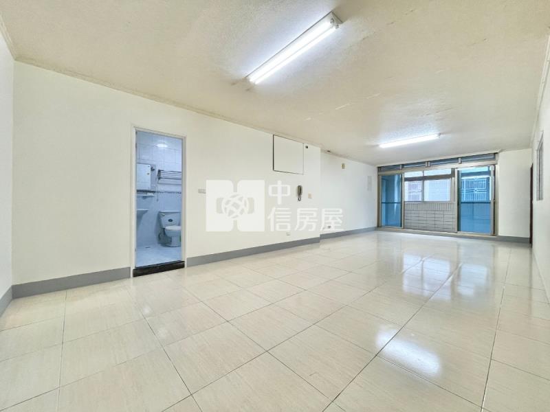 家樂福大面寬1+2樓店面房屋室內格局與周邊環境