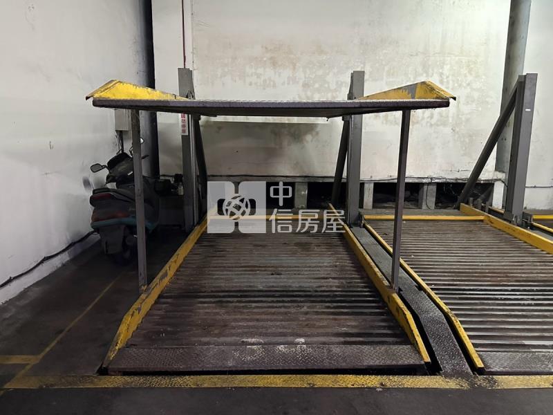 學府春秋三房車位房屋室內格局與周邊環境