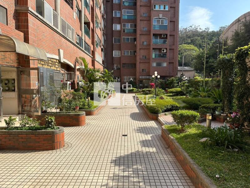 學府春秋三房車位房屋室內格局與周邊環境