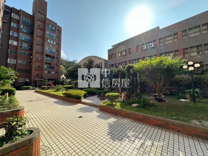 學府春秋三房車位房屋室內格局與周邊環境