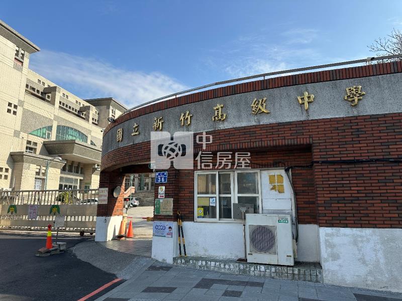 學府春秋三房車位房屋室內格局與周邊環境