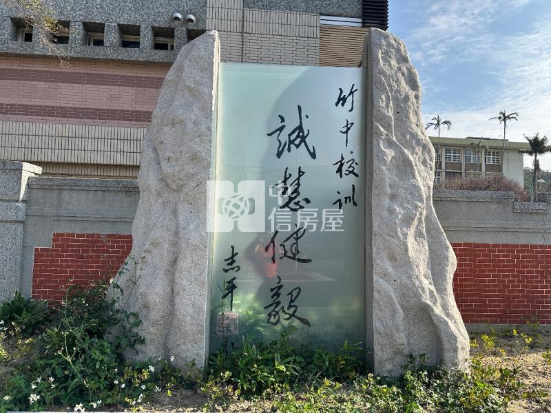 學府春秋三房車位房屋室內格局與周邊環境