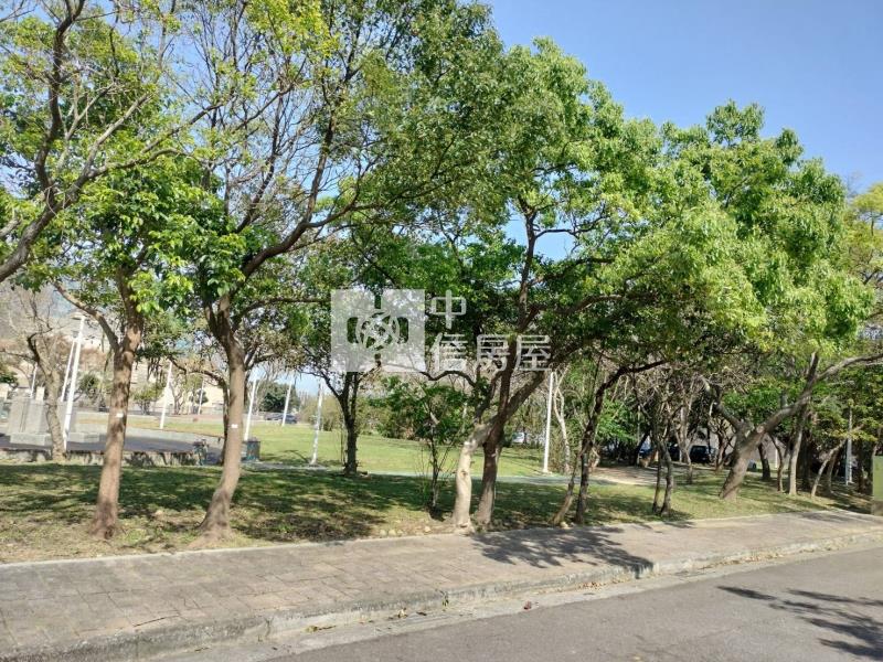客運一段面公園建地房屋室內格局與周邊環境