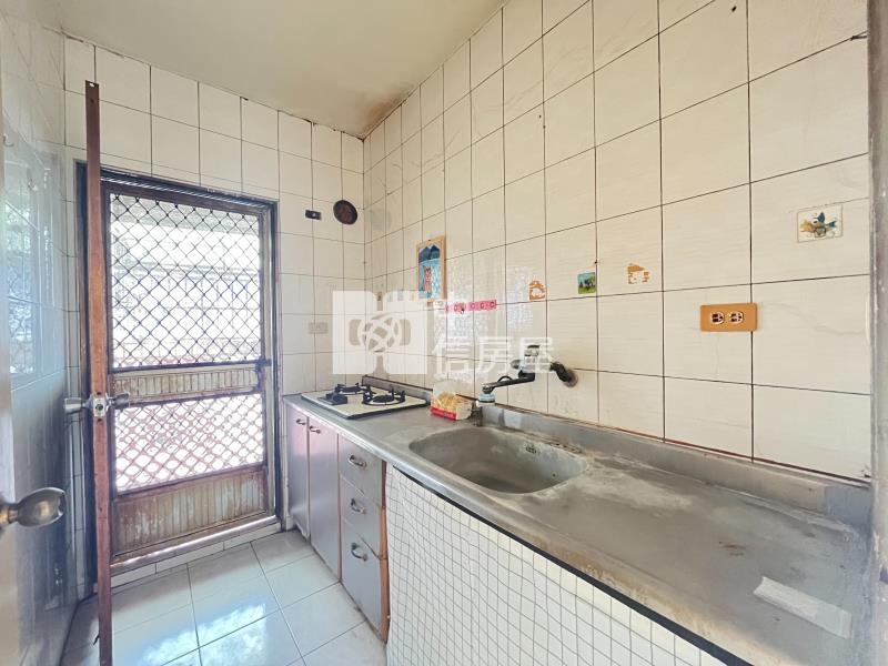 岡山和平公園車位2+1房屋室內格局與周邊環境