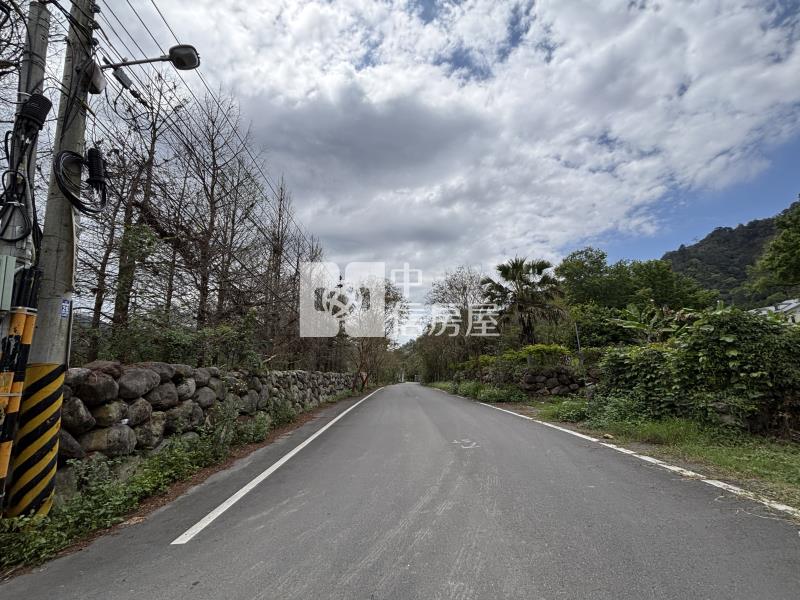 國姓泰雅度假村旁方正農地房屋室內格局與周邊環境