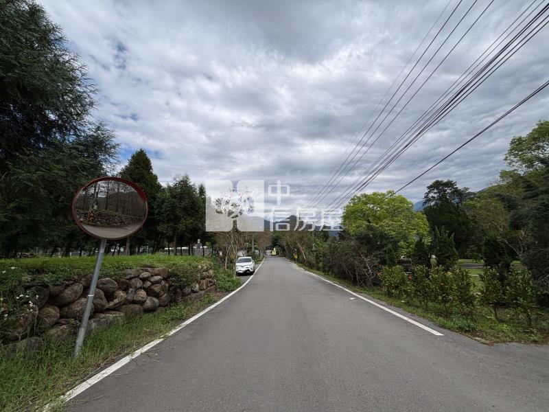 國姓泰雅度假村旁方正農地房屋室內格局與周邊環境