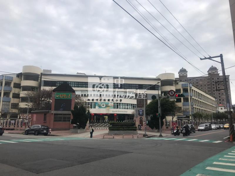 巨蛋旁棕色捷運大三房房屋室內格局與周邊環境