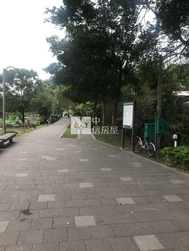 巨蛋旁棕色捷運大三房房屋室內格局與周邊環境