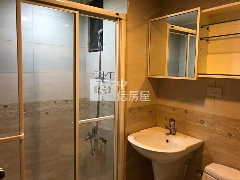 巨蛋旁棕色捷運大三房房屋室內格局與周邊環境