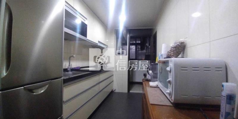 巨蛋旁棕色捷運大三房房屋室內格局與周邊環境