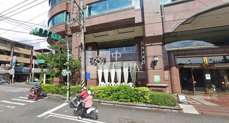 鎮寶店面