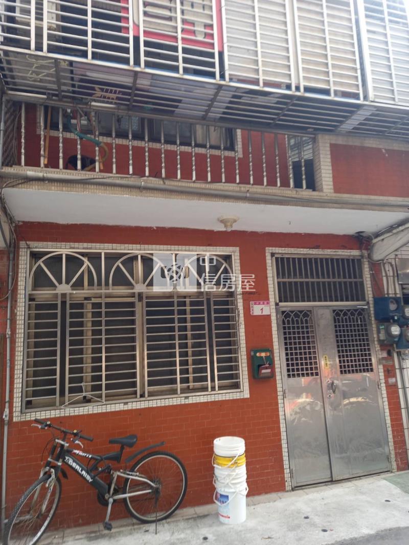 交流道邊間小透天房屋室內格局與周邊環境
