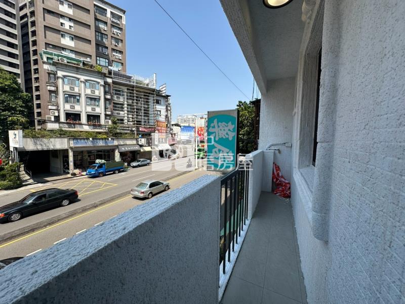 五權南路全新整理金店面房屋室內格局與周邊環境