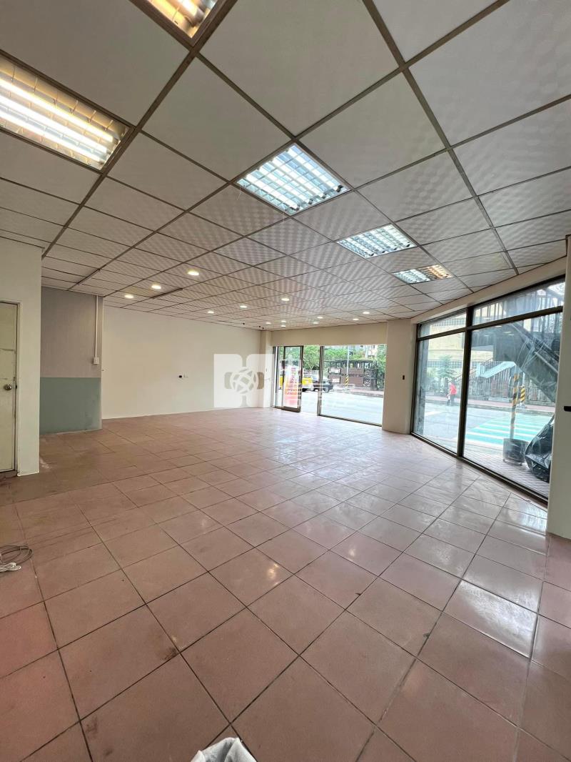 桃園前站三角窗金店面房屋室內格局與周邊環境