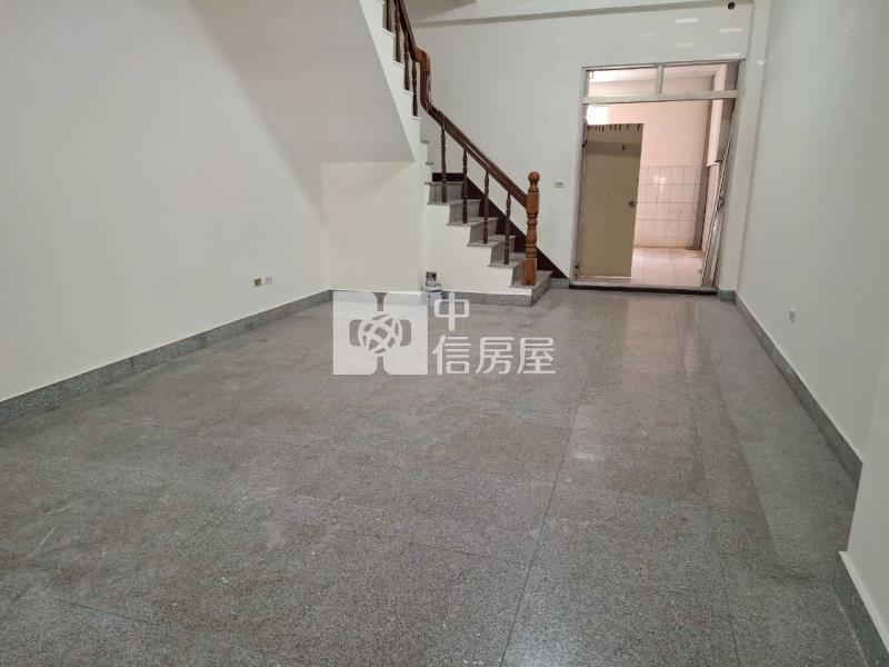 歸仁忠孝北路雙車庫店住房屋室內格局與周邊環境