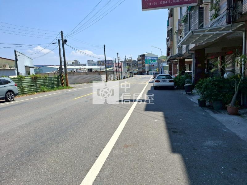 歸仁忠孝北路雙車庫店住房屋室內格局與周邊環境
