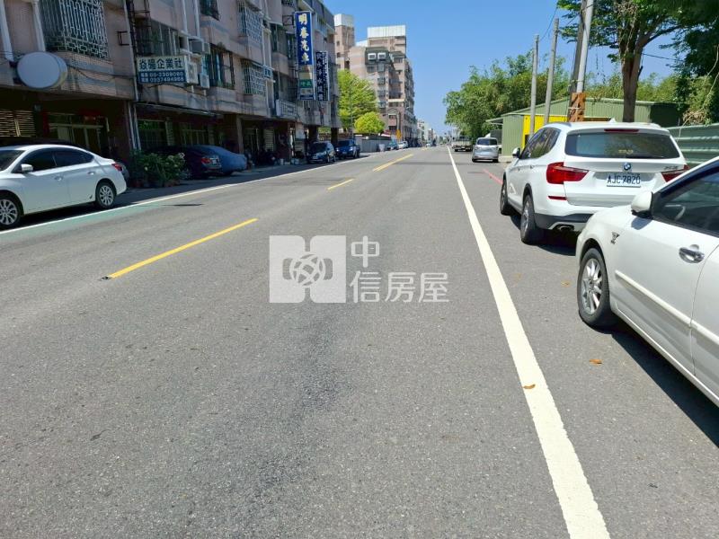 歸仁忠孝北路雙車庫店住房屋室內格局與周邊環境