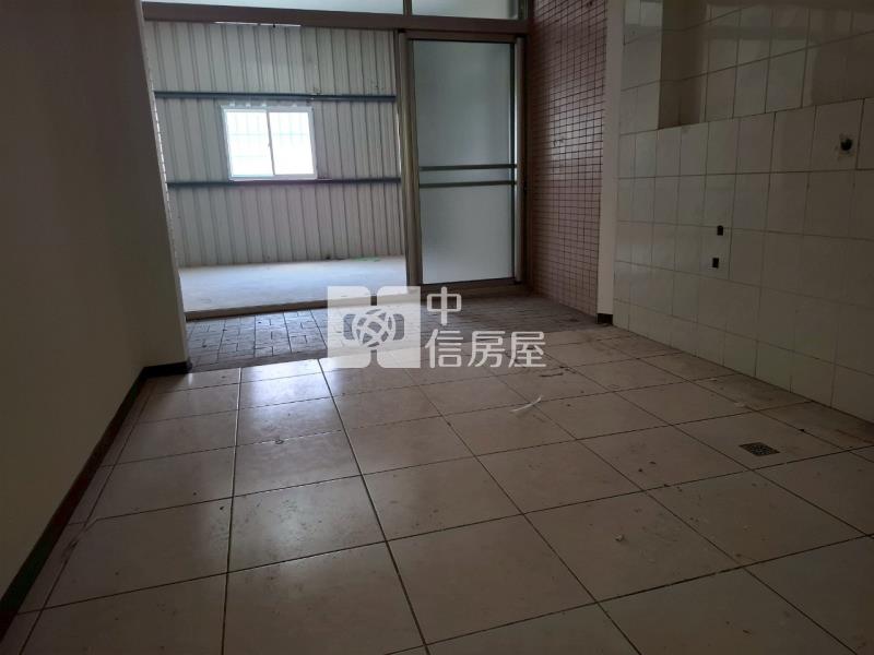 歸仁忠孝北路雙車庫店住房屋室內格局與周邊環境