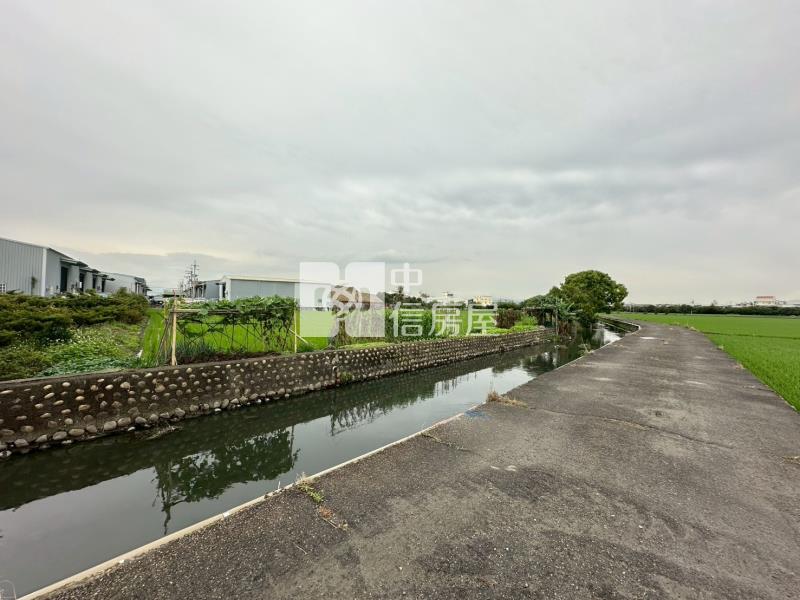 霧峰五福路特定農業區農牧用地房屋室內格局與周邊環境