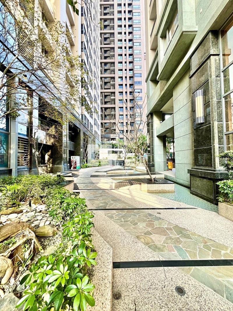 世界之心1+1房平車房屋室內格局與周邊環境