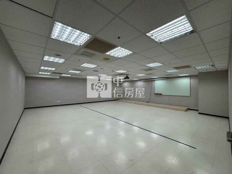 捷運A22站金融辦公大樓房屋室內格局與周邊環境