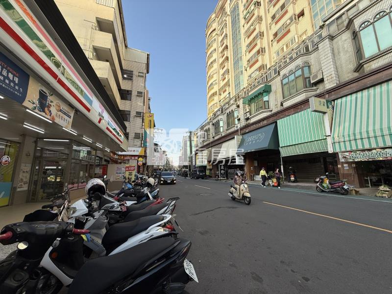 水湳愛買旁熱鬧透店房屋室內格局與周邊環境
